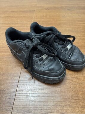 Nike AF1 Kids All-Black Low-Top Sneakers